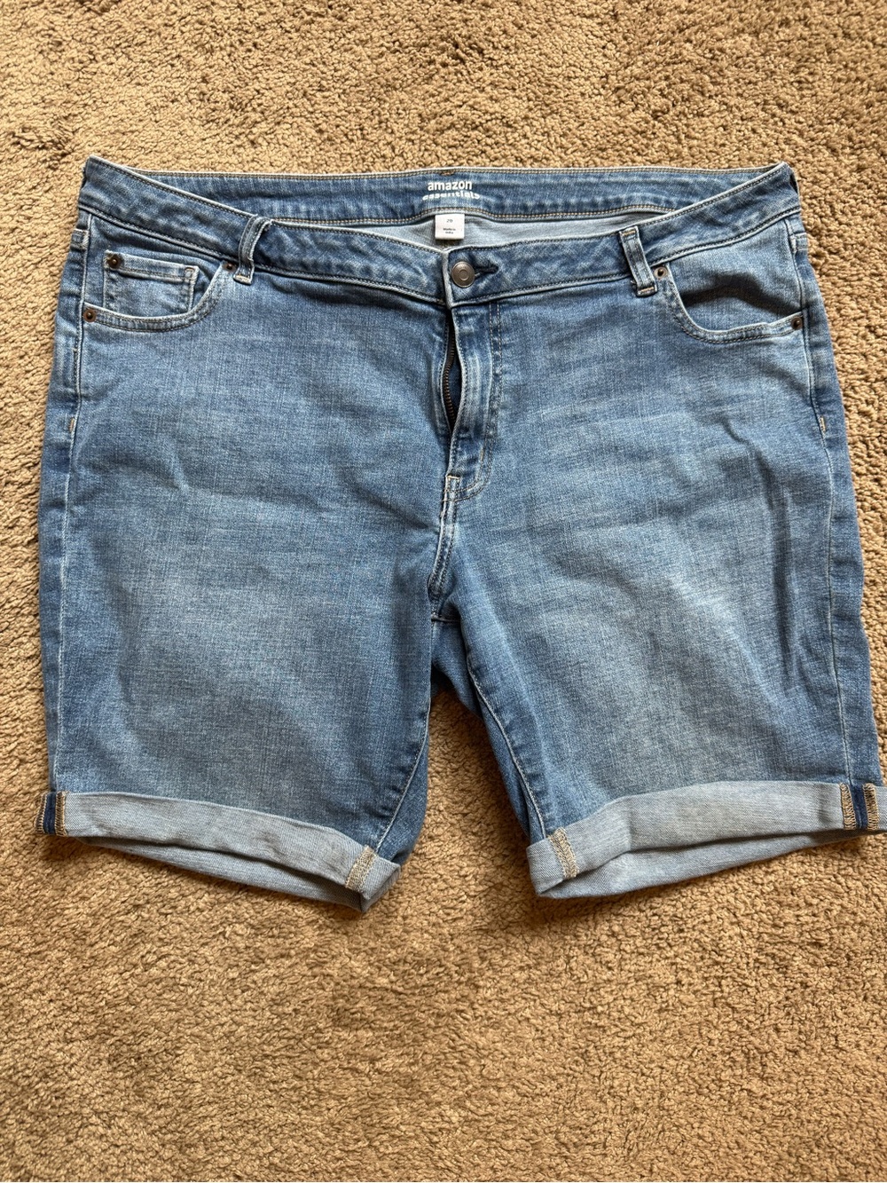 Amazon Essentials Women’s Denim Cuffed Shorts Size 20 Medium Wash Stretch